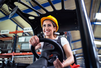 Operadora de carretillas elevadora